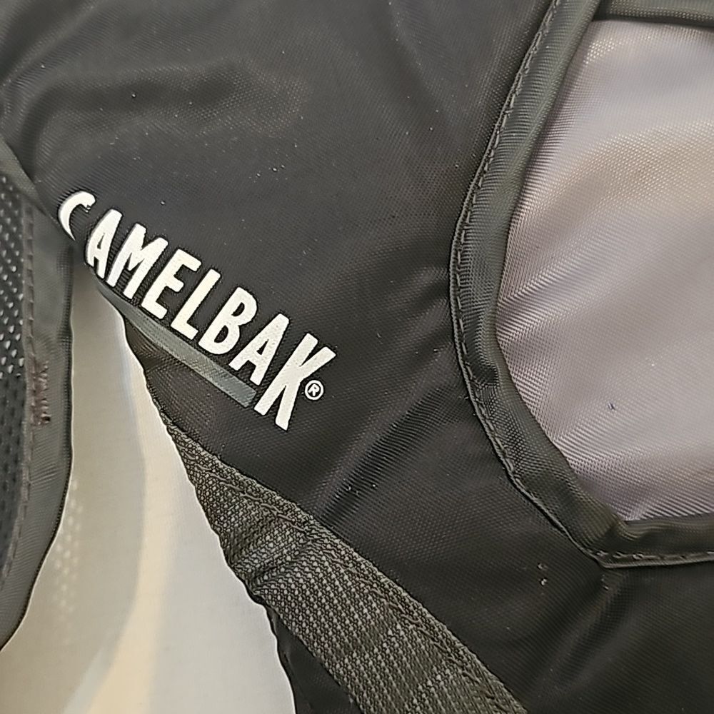 Camelback bag - Picture 2 of 6